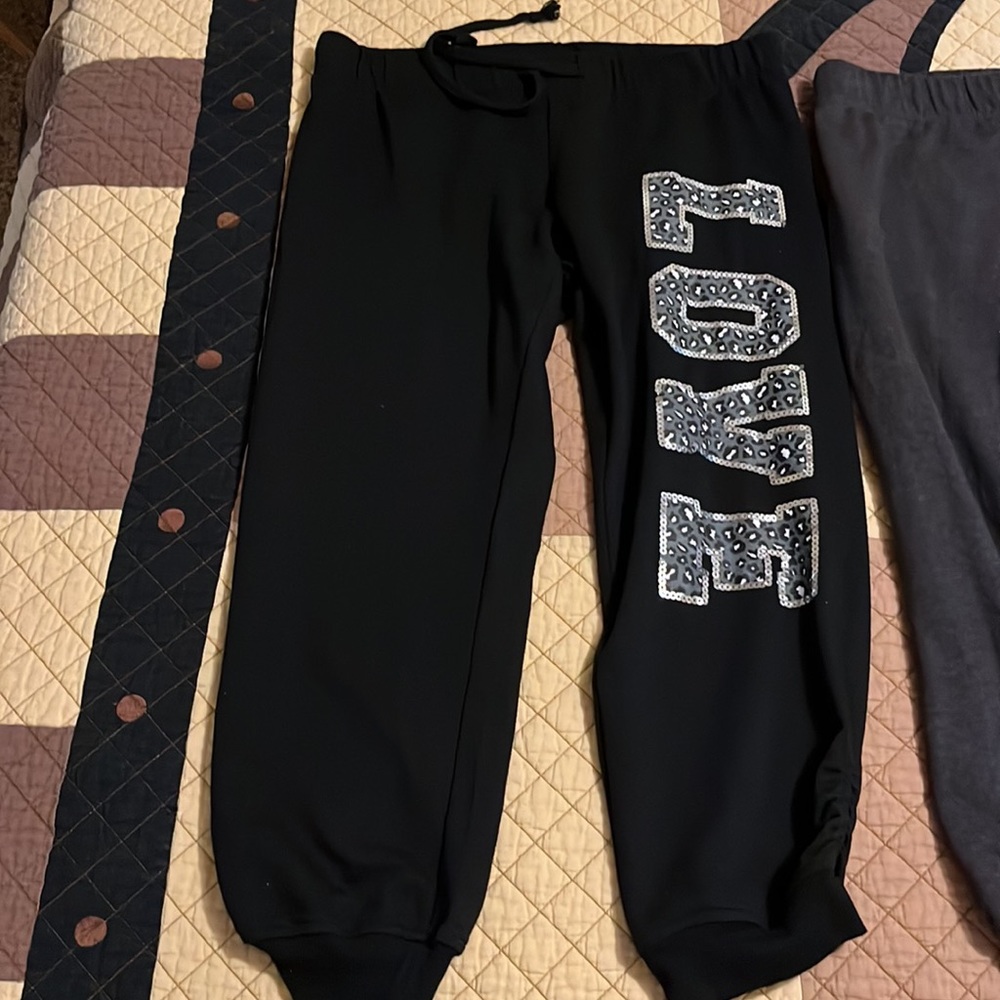 2 pair Capris lounge pants - Picture 3 of 10